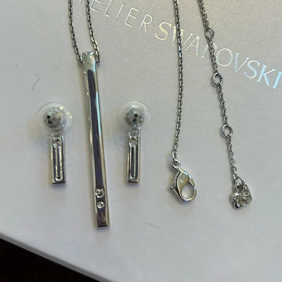 Swarovski necklace and earrings set